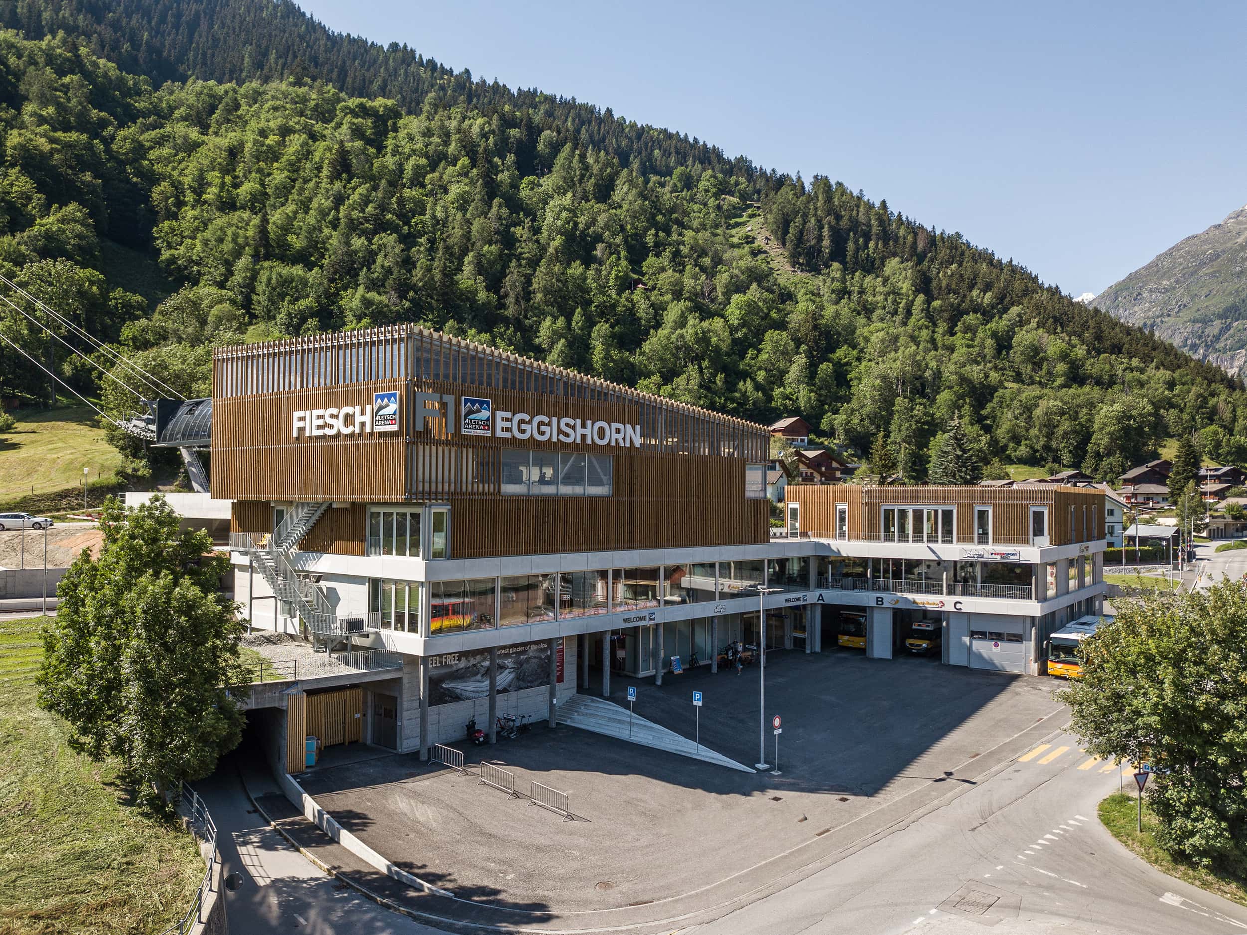 Tore von Spiess im neuen ÖV Hub Fiesch